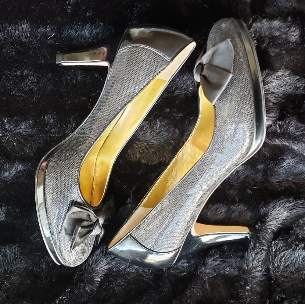 Black Holiday Pumps